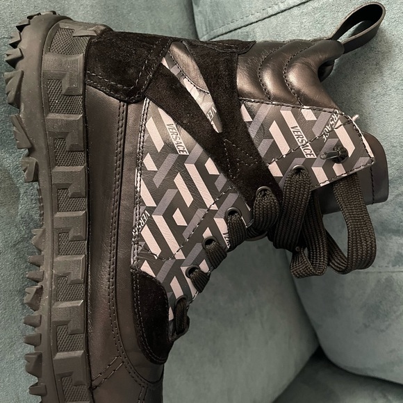 Versace. Greca Rhegis Boot - Picture 4 of 4